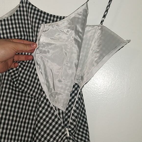 ❄️2/$5❄️[B9] NWOT Alya Peplum Graham Checkered Black & White Top - Picture 6 of 6